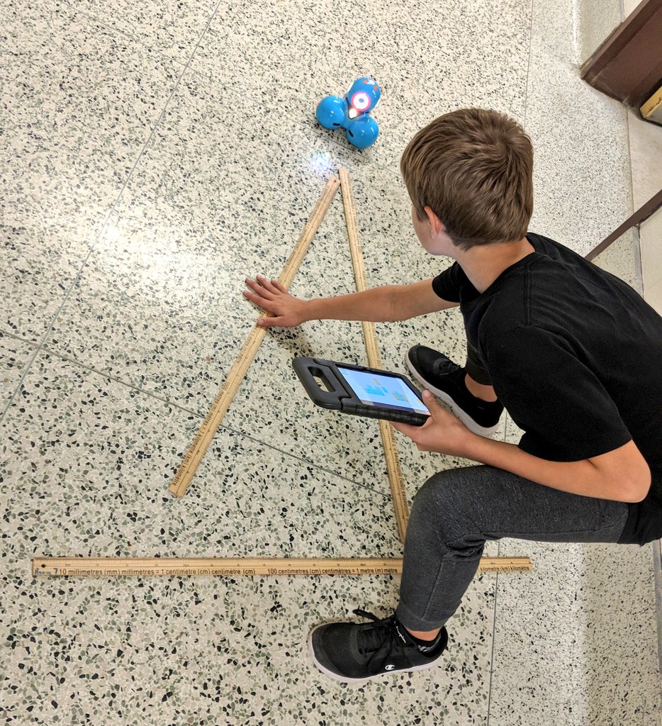 ScottMcKenzie27's tweet photo. Today at self-directed learning time, two students coded an equilateral, isosceles and scalene triangle. #Rm9Parents #WRDSBcodes https://t.co/waHwwn5rCs