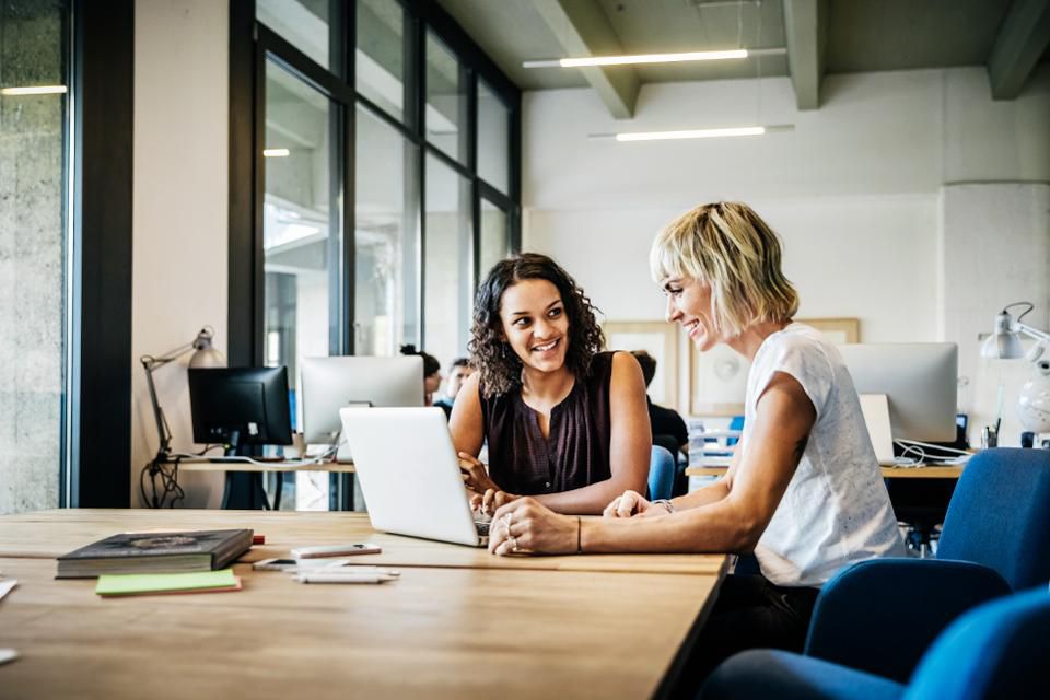 Forbes's tweet photo. 5 ways to show your manager that you appreciate them in a professional manner:
https://t.co/p6wIZ05IWK #NationalBossDay https://t.co/fjdBBCUaz7