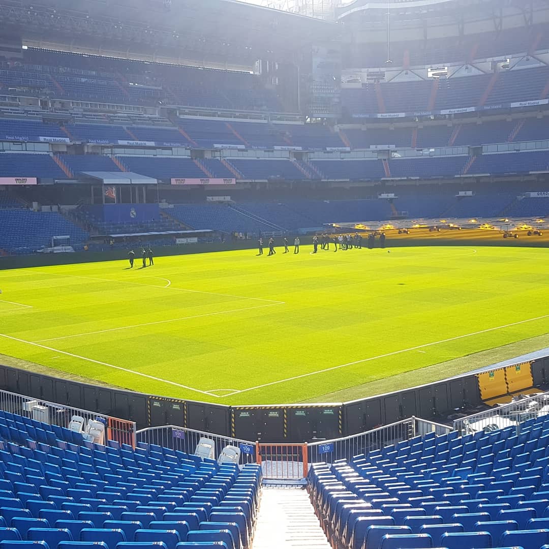 GreenWitch81's tweet photo. What an incredible experience to walk on the pitch.. #TurfBusinessSummit was inspiring speaking to grounds men from all areas of the industry. @paul_pburgess what a great job you are have done and continue to do. Thank you @TurfBusiness for this  incredible opportunity, well done https://t.co/ec2nOD3uvr