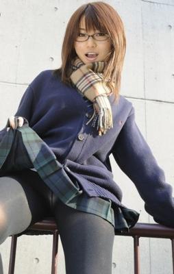 PerformanceLook's tweet photo. 日常の��の非日常…生肌を覆う乾いたザラッとした手触り、ベージュのパンストってエロ感覚をザラッと波立たせる。

#パンスト　#パンスト画像 #パンスト #エロ画像　#アダルト画像 https://t.co/VPNWMm6JQZ