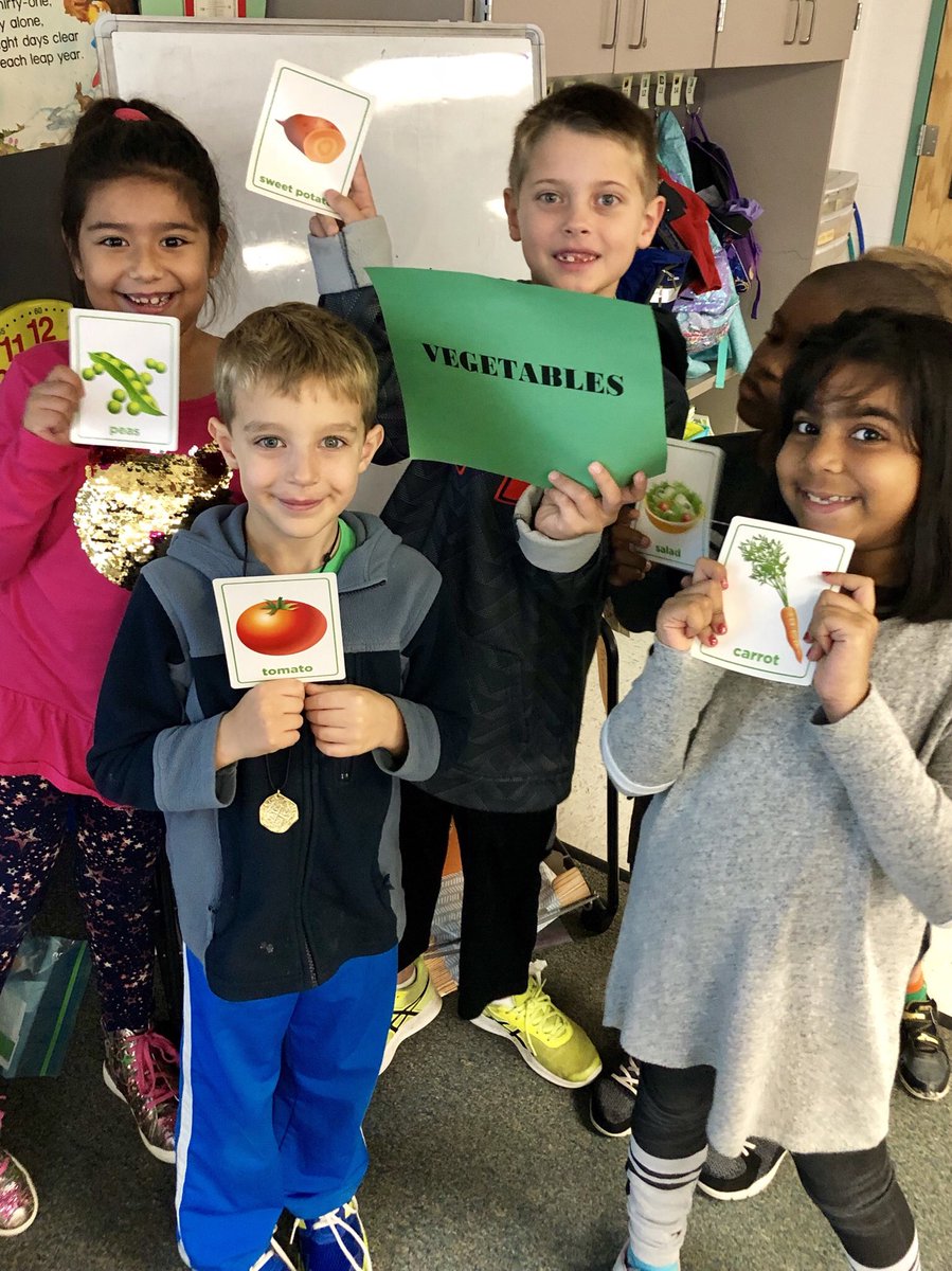HuntersWoodsES's tweet photo. Second graders had a great time learning about how healthy foods help make healthy bodies with Miss Morgan and Miss Madeline from the FCPS Office of Food and Nutrition! @FCPSEnergyZone @HWES_MrsMoore #alivewithfive https://t.co/gcikbYTC69