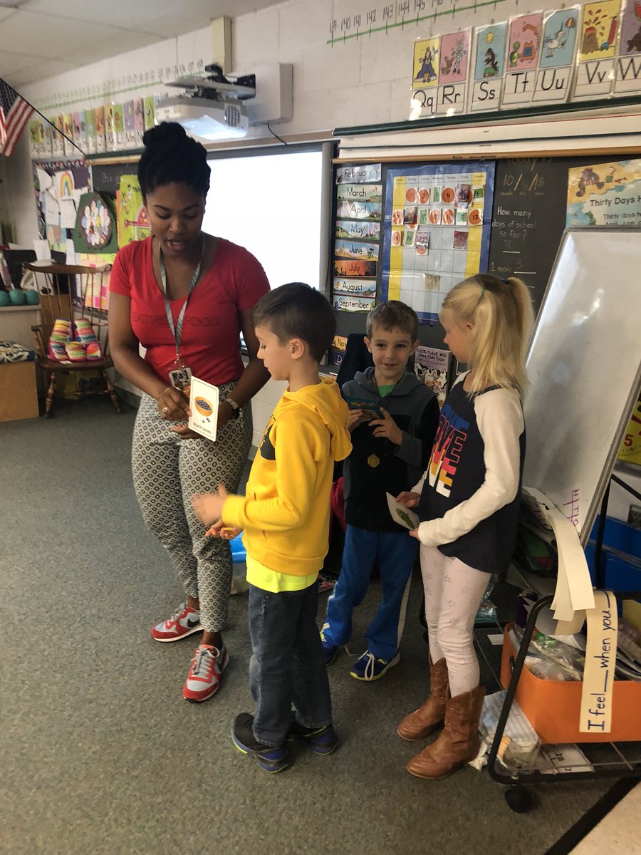 HuntersWoodsES's tweet photo. Second graders had a great time learning about how healthy foods help make healthy bodies with Miss Morgan and Miss Madeline from the FCPS Office of Food and Nutrition! @FCPSEnergyZone @HWES_MrsMoore #alivewithfive https://t.co/gcikbYTC69