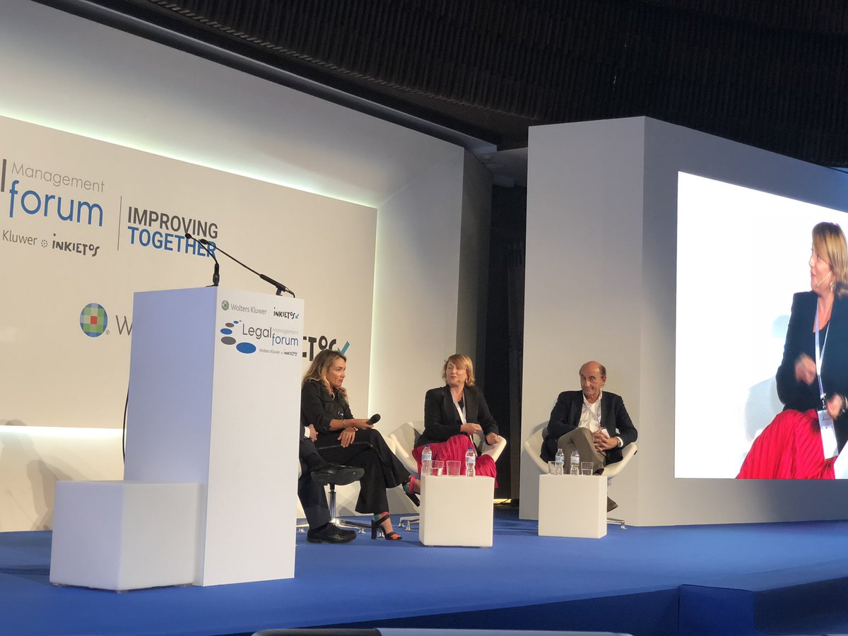 carenas182's tweet photo. Un marco legal para regular las tecnologías disruptivas, principal demanda de @SandraAlfonsoC @CarmenChicharro @crebate y J.María Boixeda en #LegalForum18 #blockchain #IA #MachineLearning https://t.co/UuBYtRpYGd