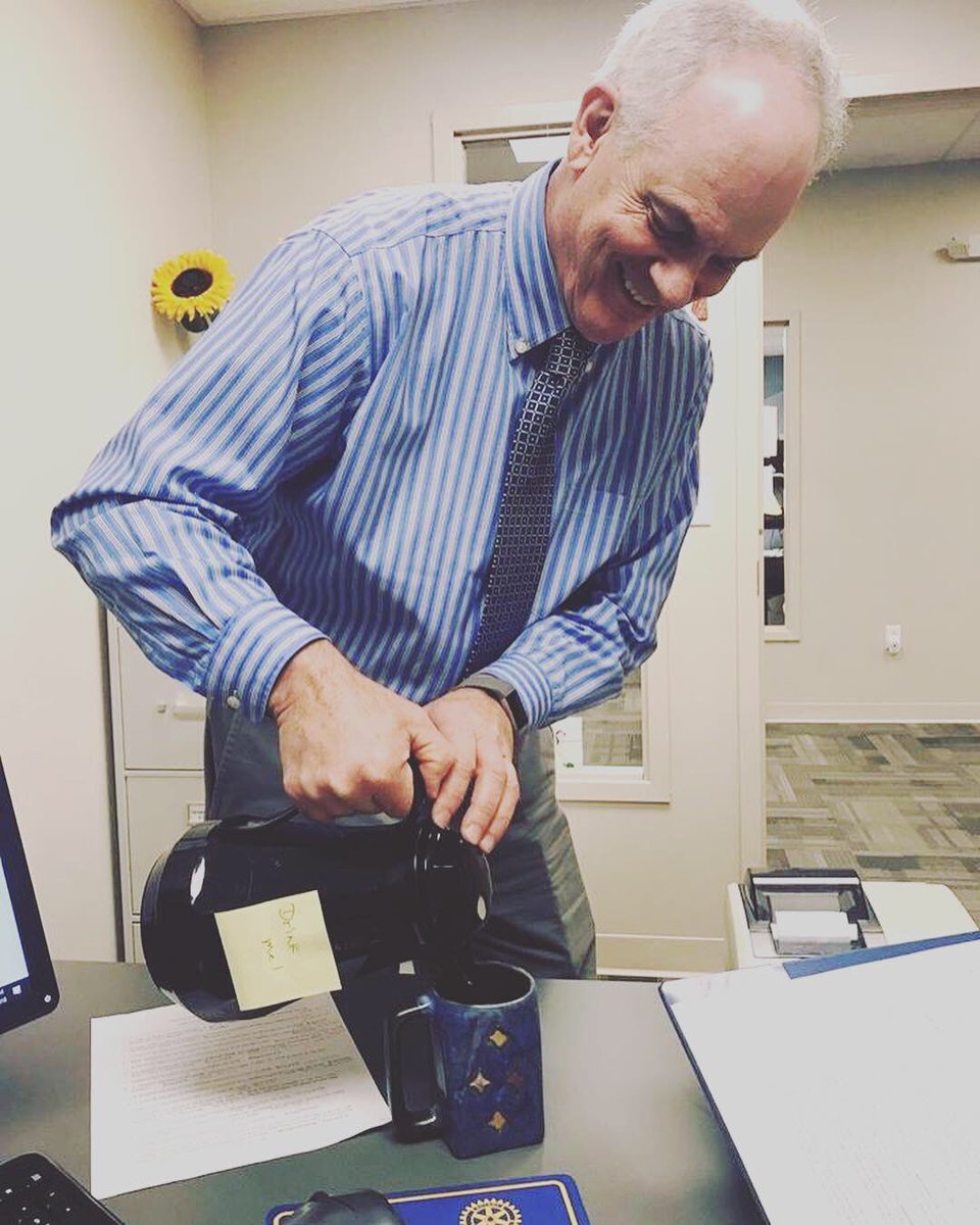 UWLorainCounty's tweet photo. happy #NationalBossDay to our fearless leader, @OhioHarper πππΌ your vision, spirit, & support make United Way of Greater Lorain County an AWESOME place to work - we think youβre pretty #BOSSsome πββοΈ
#liveunited #bossesday #bestboss #thankful https://t.co/zfGHwqIi4M