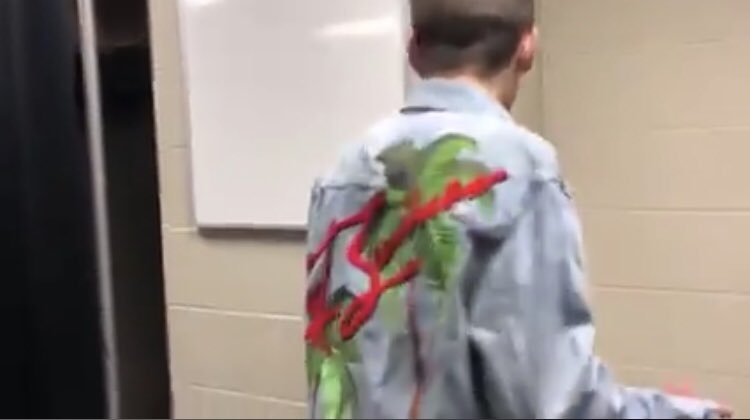 kiki_cercamondi's tweet photo. Everyone would like to have #LastSummerJacket you should do a giveaway @johnnyorlando https://t.co/WVQLxaOyav