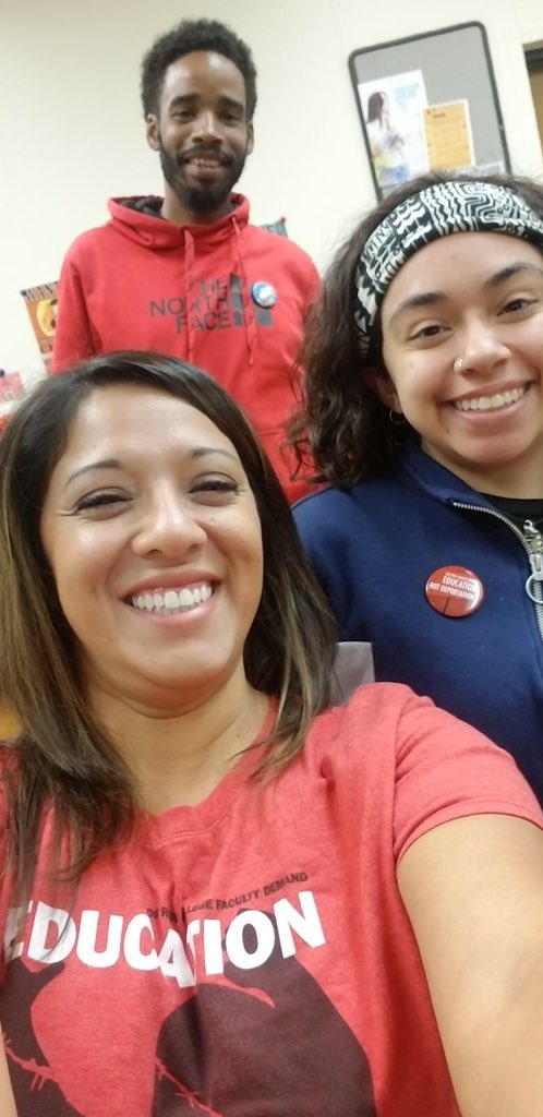 oldlrcft2279's tweet photo. Check it out @SacCityCollege #Puente & #Umoja starting us out strong on day2 of #UndocumentedStudentWeekofAction by showing off their #lrcft #EducationNotDeportation Buttons and #FamiliesBelongTogether shirts. Way to represent ✊🏽✊🏽✊🏽@BryanHa1 @LosRiosColleges https://t.co/ektaCyM9E3
