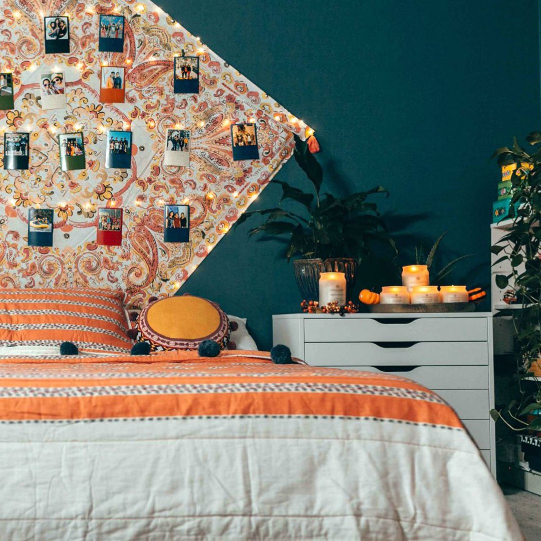 CBayCandle's tweet photo. Fall is all about creating a space that feels cozy, welcoming and warm. Find out how @dreamin.loud has updated her bedroom for the season --and how she has incorporated the fall scents from the Heritage Collection into her décor: https://t.co/S6z1SyfBDs
#cbcheritage #falldecor https://t.co/KD79msqIN6