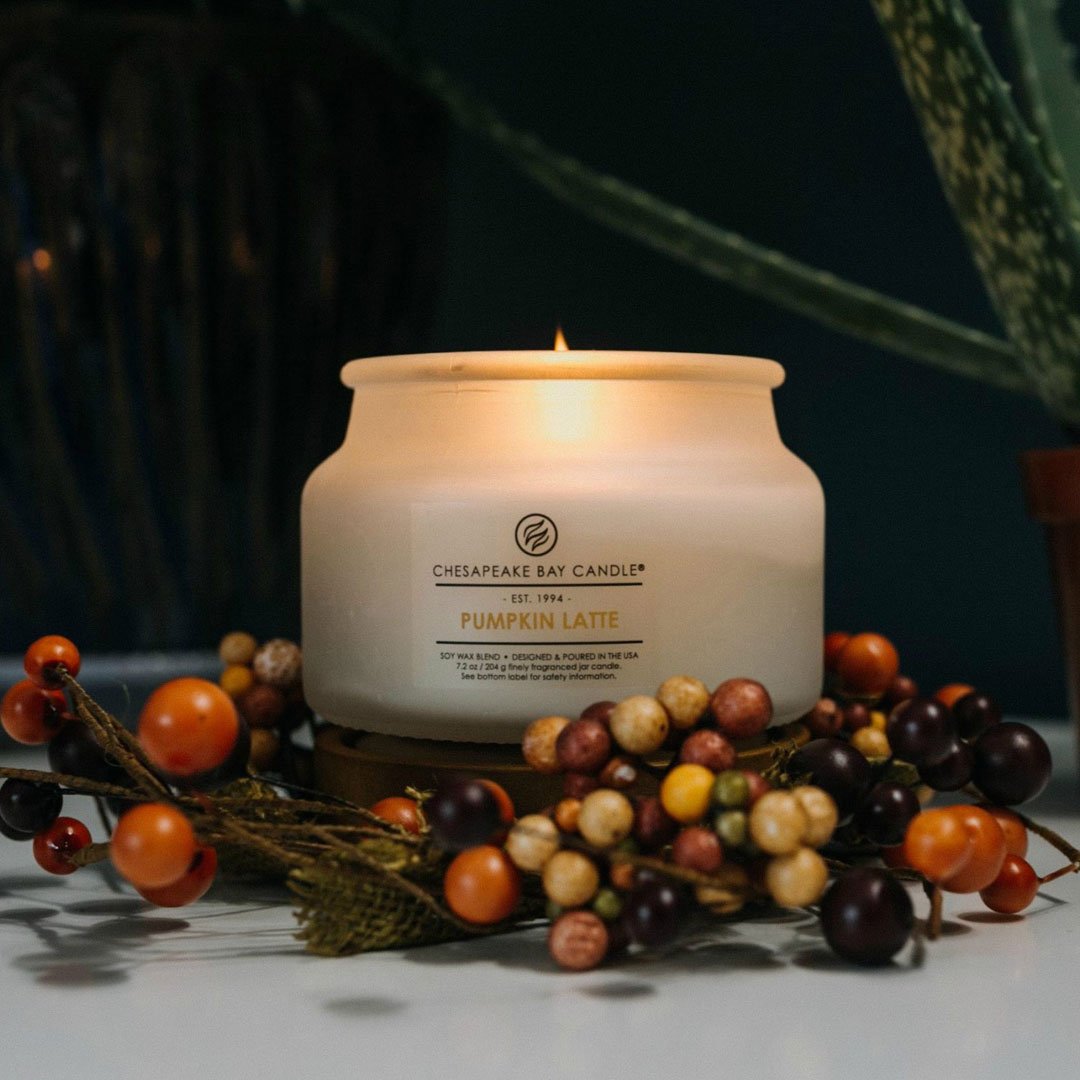 CBayCandle's tweet photo. Fall is all about creating a space that feels cozy, welcoming and warm. Find out how @dreamin.loud has updated her bedroom for the season --and how she has incorporated the fall scents from the Heritage Collection into her décor: https://t.co/S6z1SyfBDs
#cbcheritage #falldecor https://t.co/KD79msqIN6