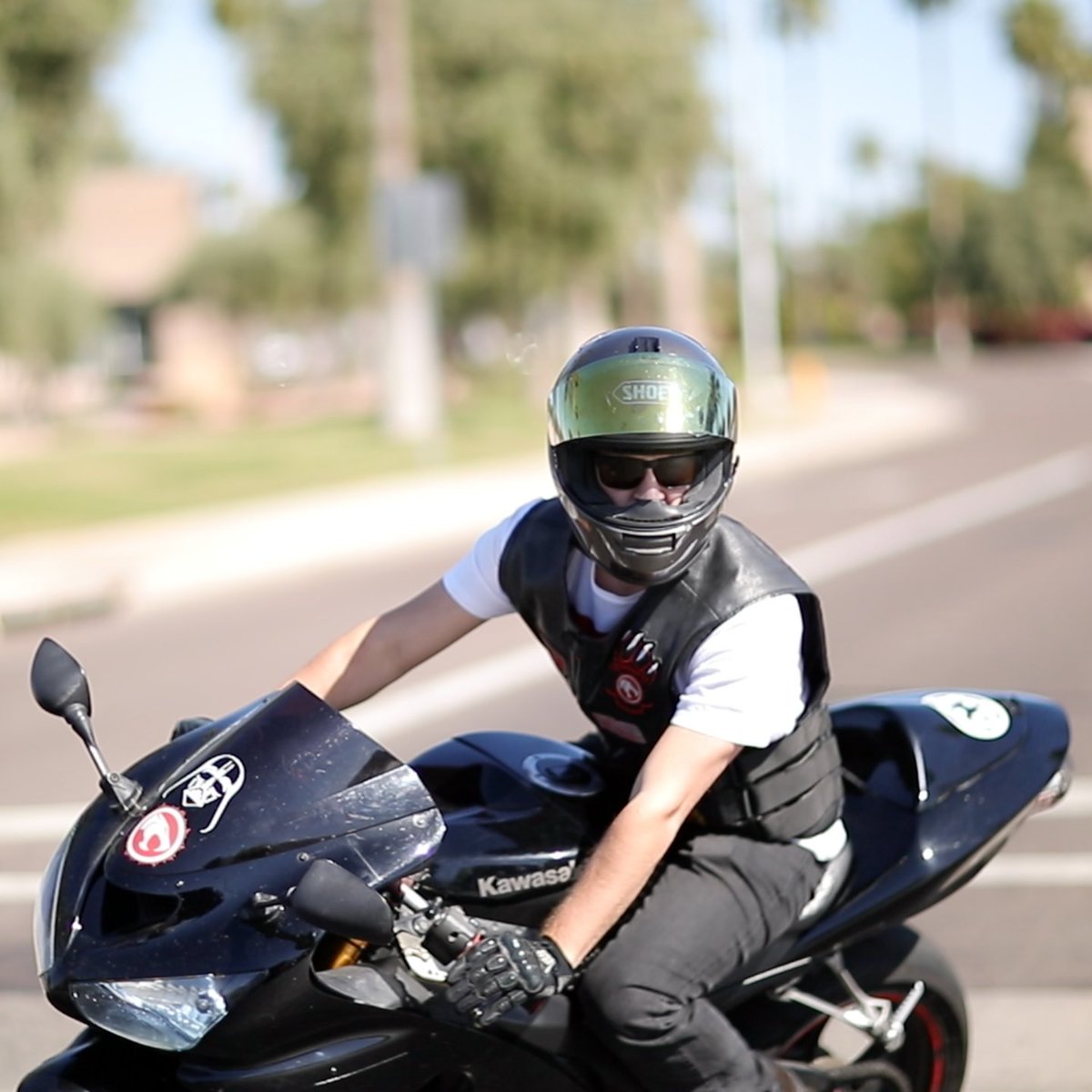 TheKatzphx's tweet photo. Two-Wheel Tuesdays | Lord Vader on twos In Phoenix reminding drivers to look for bikes before bikers start looking for drivers. #tkphx #tkmc #bikelife #motorcycleclub #lookforbikers #twowheeltuesdays https://t.co/5WrijXqMSy