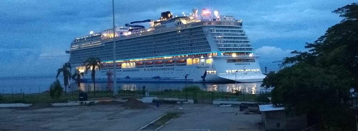 PortofVallarta's tweet photo. Esta Mañana arribo el crucero Norwegian Bliss procedente del Puerto de Los Ángeles,CA. @CruiseNorwegian @PuertoVallarta @TurismoGobPV @Puertos_Mx https://t.co/7QKUHPaZMo