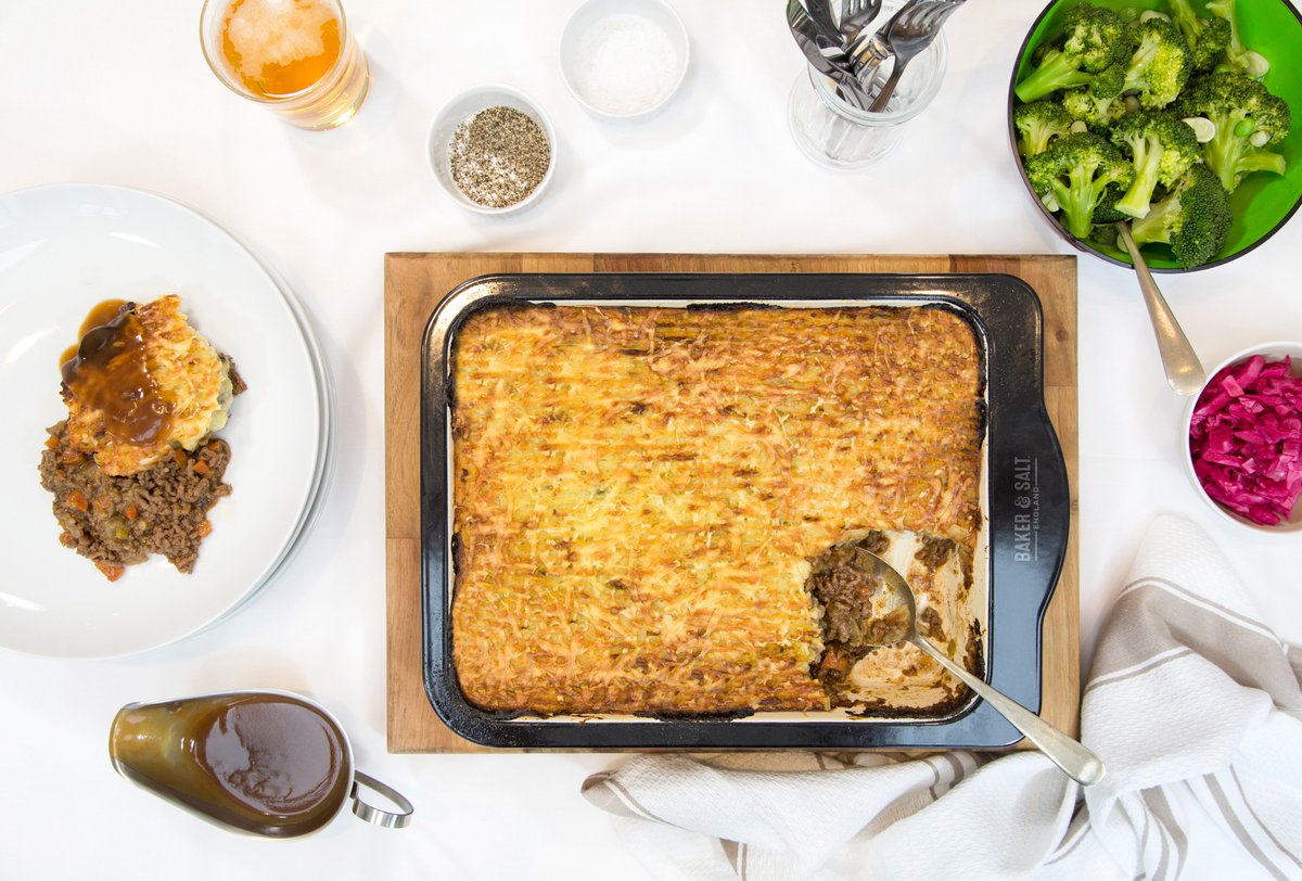 It's #NationalBakingWeek and it's not all about sweets and cakes. Savoury #baking is always satisfying, like this lovely #cottagepie #baked in our 30cm baking dish! #comfortfood #autumn