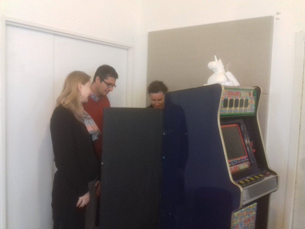 margaridaromero's tweet photo. Et si le vieux arcade sert pour la vidéo projection ? #programmeID @MelanieCiussi @creasmartedtech à @SKEMA_BS; dans l'approche rétro-gaming #makered @a_l_davidson https://t.co/YH0NHsQ8IC