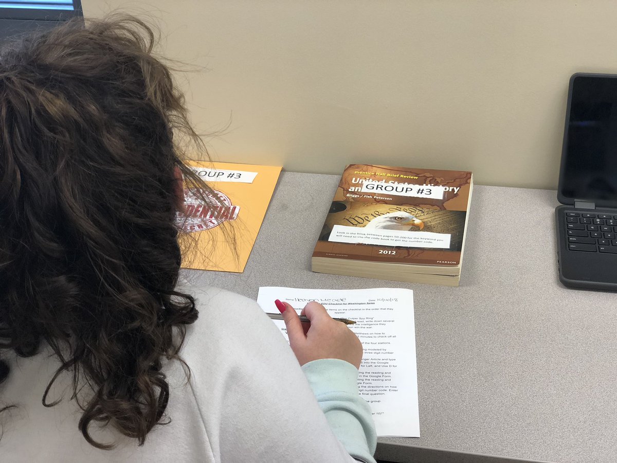 BTEvertech's tweet photo. Students are completing BreakoutEDU digit codes in @mrmatthews_02 US History class. https://t.co/oXhBPSqcqs