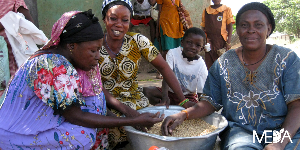 medadotorg's tweet photo. #ZeroHunger: “Soybeans are full of nutrients &amp; a great source of protein. Having protein in the diet improves a child’s physical and mental development, allowing them to lead healthier lives.” – Karen Walsh, field proj manager @GROW_Ghana with @CanadaDev

https://t.co/b3Xa6vYeBi https://t.co/FDGiDPSWbG