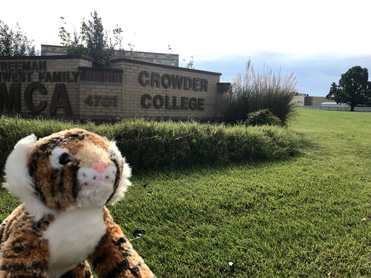 Missouri_Online's tweet photo. We're at @CrowderCollege in Neosho! #MeetMoises (and Kris Wingo) and learn more about transferring into our online programs. Transfer today! https://t.co/EzMLdvd30R https://t.co/fpuTgnTdsq