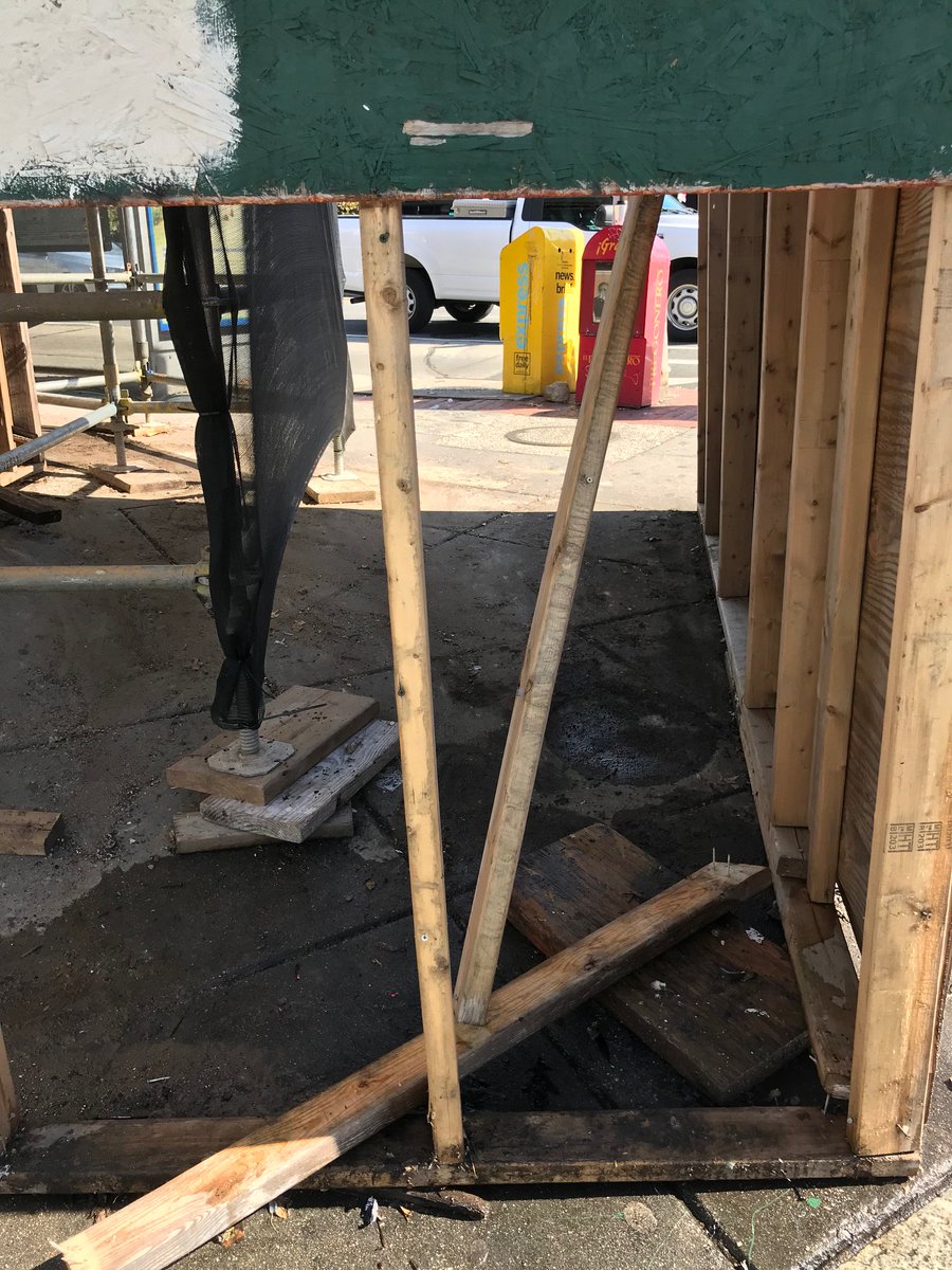 dcra's tweet photo. Director Bolling visited this property during the #DCRABlitz and within 30 minutes, this property was cleaned and the appropriate permits were posted. #EffectiveEnforcement #saferDC #DCProud #all8wards https://t.co/QznO07MnHw