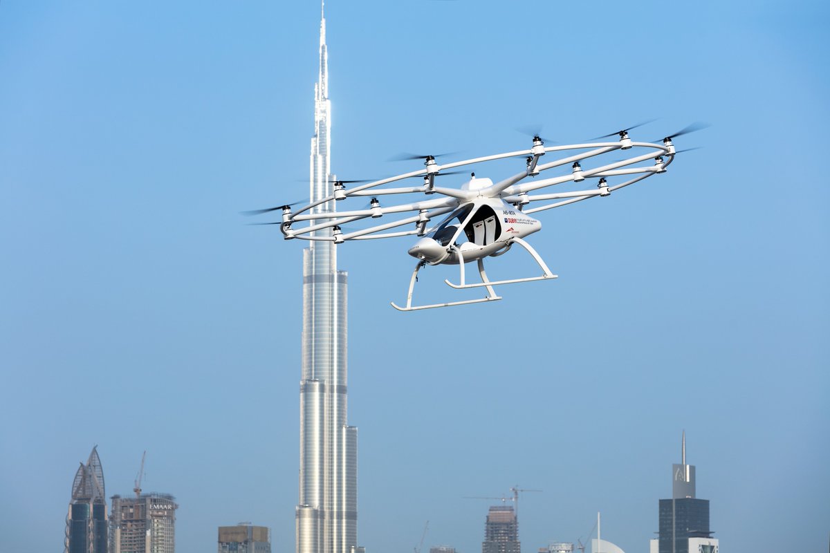 bizzenergy's tweet photo. Deutschland soll bei Zukunftstechnologien in der Mobilität führend sein, fordert Verkehrsminister Andreas Scheuer – zum Beispiel bei #Flugtaxis. Als ein Favorit gilt #Volocopter aus Baden-Württemberg. #dmco18  https://t.co/l5pb6CKkki https://t.co/wJHtPZa14B