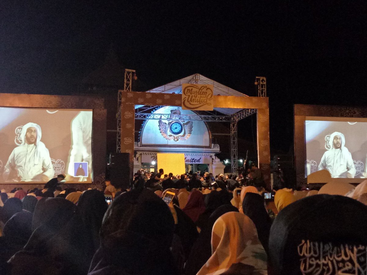 yusiauci's tweet photo. Alhamdulillah kesampaian bisa hadir di acara muslim united. Pas awal ngeliat Syekh Ali Jaber entah kenapa hatinya bergetar dan pengen nangis 😭, masyaallah https://t.co/WCtXMCWhpi
