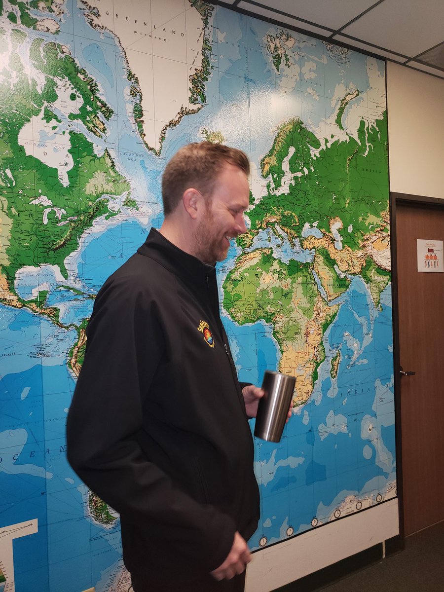 Sunearth_inc's tweet photo. Awesome BOSSome! SunEarth has the best! Do you think we surprised him?
#happybossday #happybossesday #hestheboss #sunearth #sunearthsolar #leader #mentor #surprise #tuesdayintheoffice #hotwater #thermal #bagels #work #worklife #workplace https://t.co/pcupDKct46
