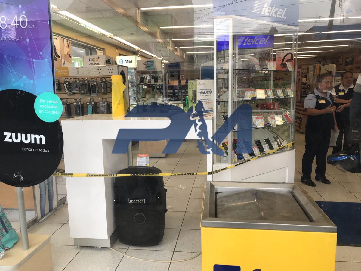 PrimeraManoM's tweet photo. Asaltan tienda Coppel de avenida Atenas Veracruzana esquina Plutarco Elías Calles de la colonia Revolución en #Xalapa, los asaltantes lograron darse a la fuga con celulares. @VialidadXalapa @SP_Veracruz @angelesglezc https://t.co/cTjvxsZw2P