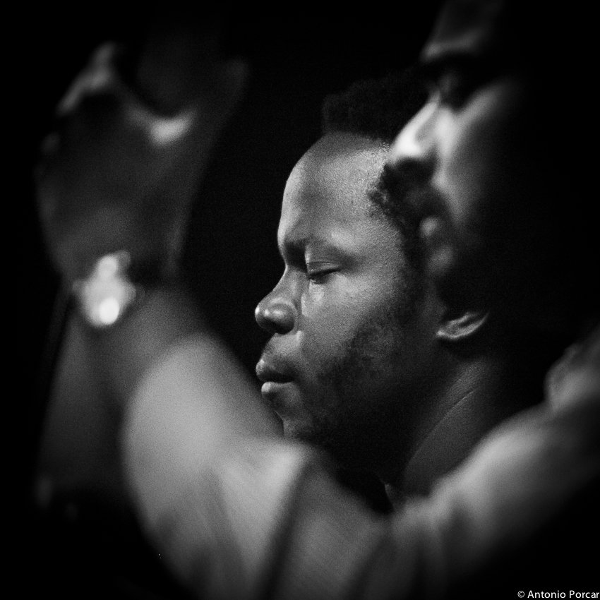 ppmonfort's tweet photo. @amBROSEire still impressed after hearing Origami Harvest, please Ambrose, come back soon to Jimmy Glass in Valencia, we miss you so much!!! Here you have some pictures last time we had the pleasure of listening to you in Valencia (pictures by my friend Antonio Polcar) https://t.co/j7UOqj9NQJ