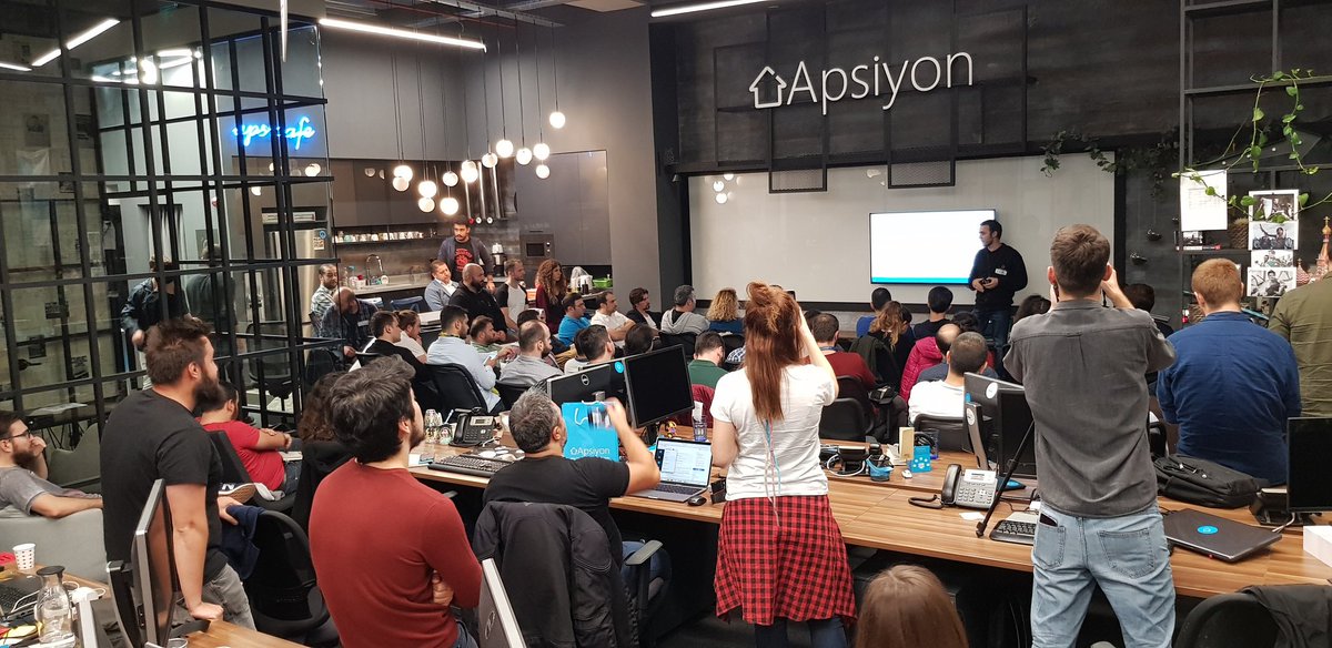 dotnet_istanbul's tweet photo. Apsiyon ofisinde düzenlediğimiz ".NET ile Asenkron Programlama" buluşmamız başladı. Konuşmacımız Cem Mutlu. https://t.co/NBXbdrrNuE