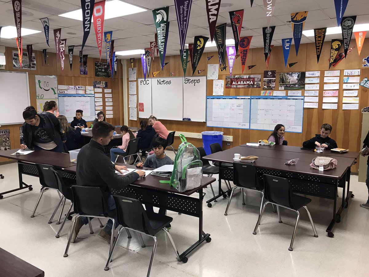 bradleyavid1's tweet photo. It’s a full house for 6th grade lunch! I love how they use their time wisely! #avidneisd @yankee_todd @bradleyNEISD https://t.co/PewS8RwZOZ