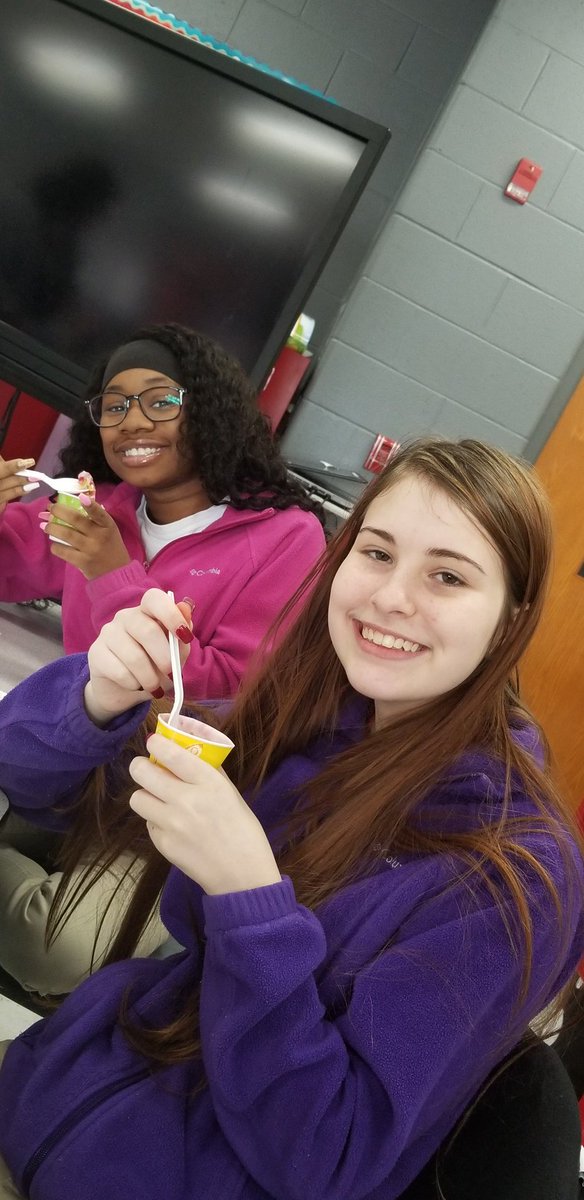 LSHEarlyChildEd's tweet photo. The amazing @bri_sharonmarie is teaching us about nutrition. Today's focus #Dairy we tried new fruits and made a parfait! #LSHCareerTech #LSHECE #Juniors https://t.co/Uzds5KYFMk