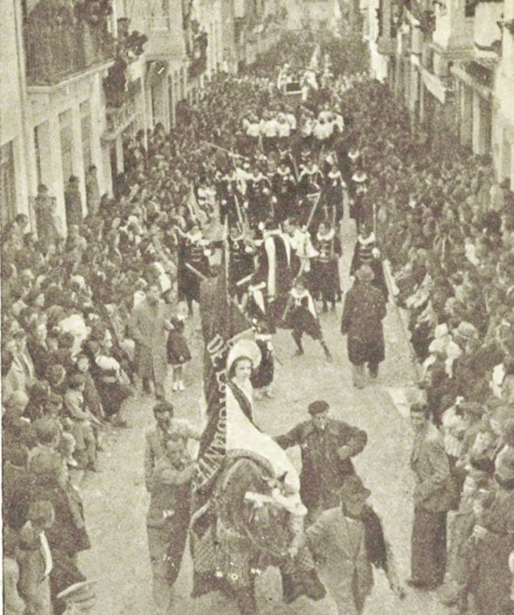MorosdeElda's tweet photo. ¿Tienes fotos antiguas y las quieres compartir con nosotros? Queremos recopilar fotos antiguas de nuestras fiestas de Moros y Cristianos, haremos una selección para publicarlas en la revista de fiestas, nos las puedes enviar a👉revista@morosycristianoselda.es

#morosycristianos https://t.co/0ueQobGTls