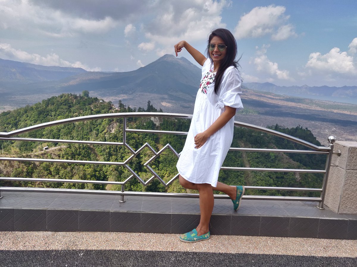 bhawnamunjal's tweet photo. Yeh kaha aa gaye hum ๐ฃ
#ricepaddyfields #ubud
#activevolcano #mountbatur #kintamani #Bali #Indonesia #traveldiaries https://t.co/AzbM41FAeI