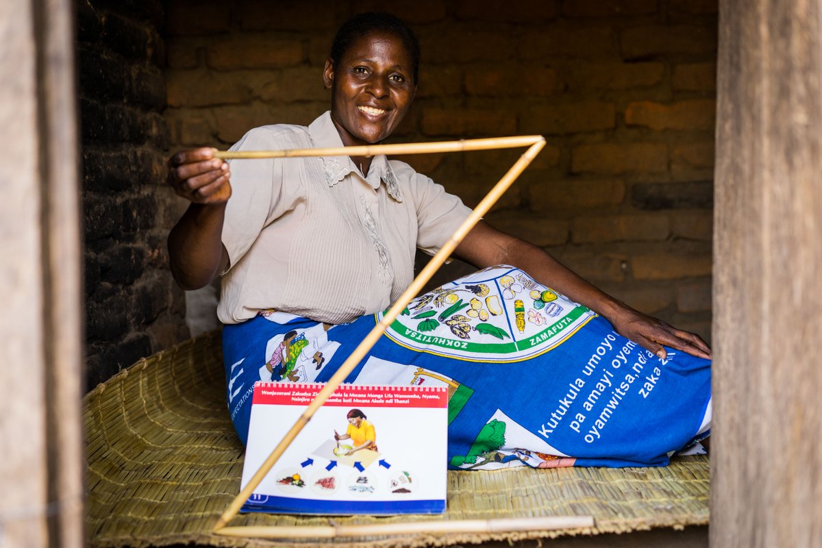 Z like #ZeroHunger ! 
Community Champion, Gladys Makani is a health promoter walking from door to door to chat with people about good nutrition in #Malawi
#WorldFoodDay #WFD2018 
More 👉🏾 bit.ly/2xfCBSw