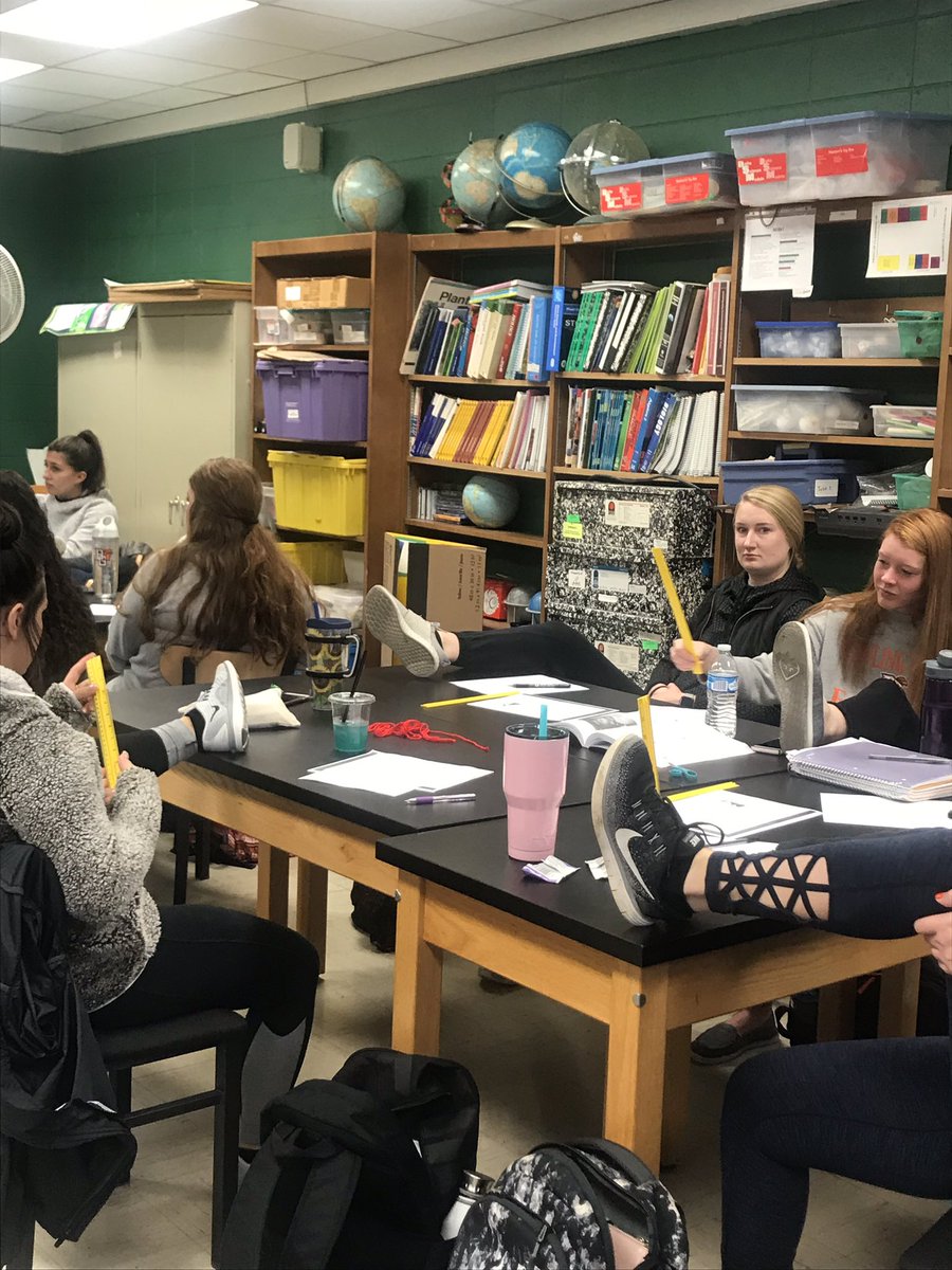 jennaleep13's tweet image. Team Teaching in Science Methods today! How big is a foot? #engagement #measurement #languageofscience #lovemystudents @edhdbgsu