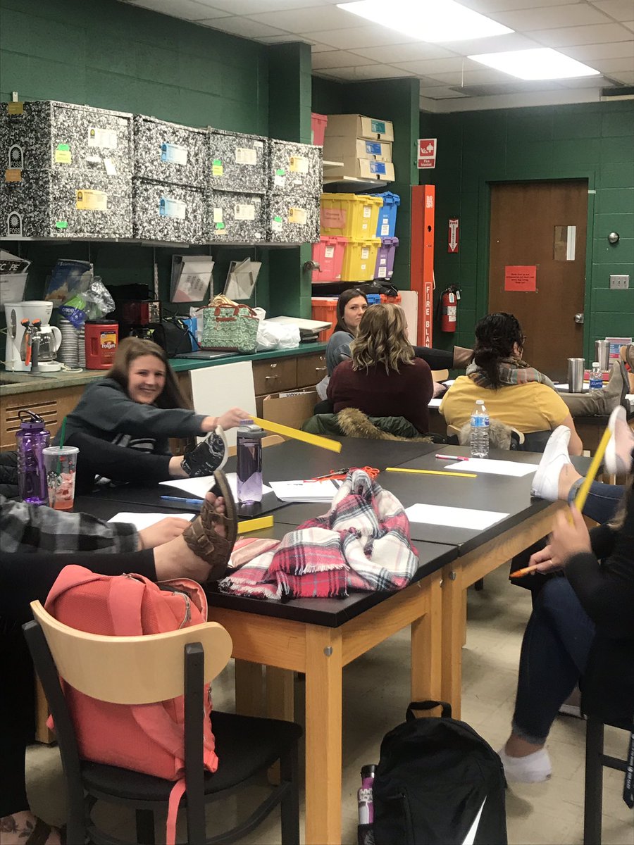 jennaleep13's tweet image. Team Teaching in Science Methods today! How big is a foot? #engagement #measurement #languageofscience #lovemystudents @edhdbgsu