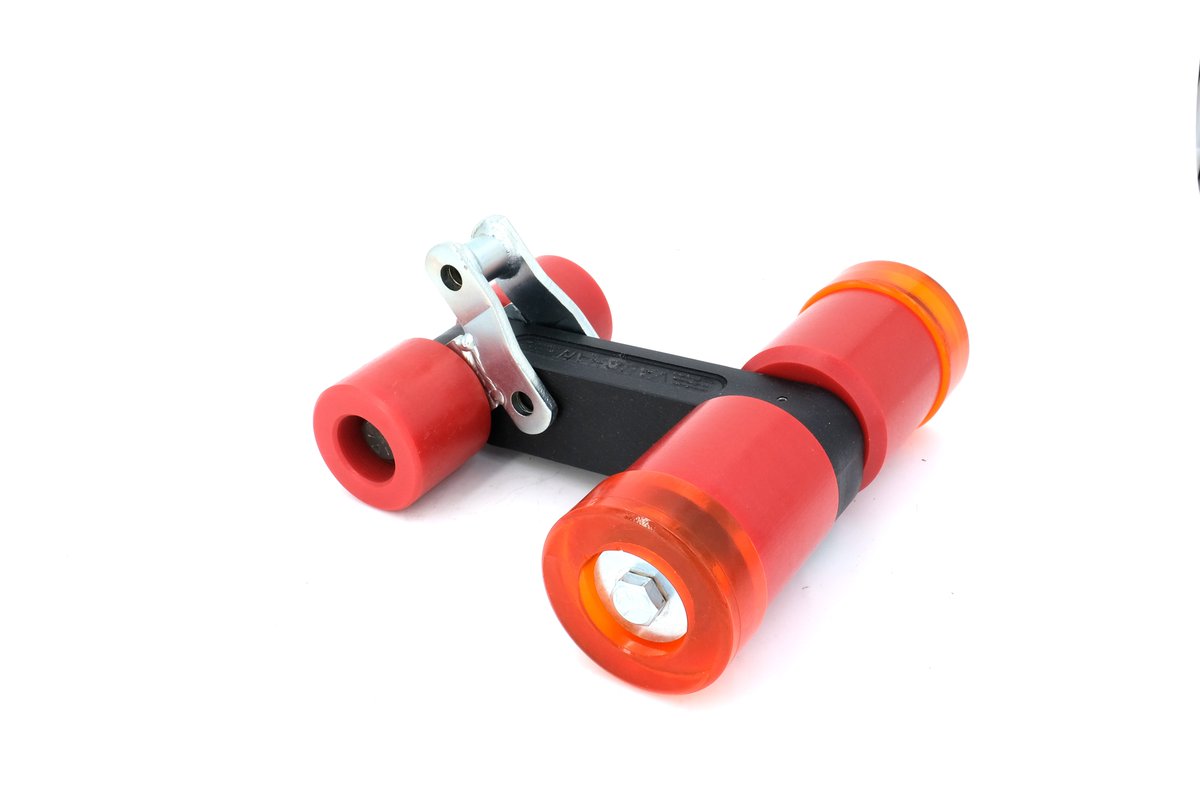 Vaughan SC4 Sonny's replacement roller with SC78 link. Lightweight and strong UHMW body with Vaughan's patented technology to reduce wear and increase life. #carwash #vaughan #vaughanindustries #rollers #conveyer #sonnys