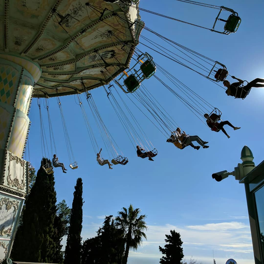 PadreDamianSSCC's tweet photo. Avui els alumnes de #física de #2nBTXPD han aplicat i, sobretot, experimentat els seus coneixements al @parctibidabo De ben segur que han estat l'enveja de més d'un!😉🎢🎡🎠 #aprenentatgesignificatiu #scienceeducation #physics #contextosreales https://t.co/BSJ6syI7IL