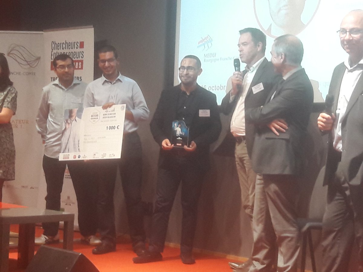 CE_CHALLENGES's tweet photo. Aliyasin El Ayouch et son équipe, lauréat du prix Emergence BFC 2018. Bravo !! Avec Metabsorber qui crée du mobilier capable d'absorber le bruit. https://t.co/TUGFtNXTBH
