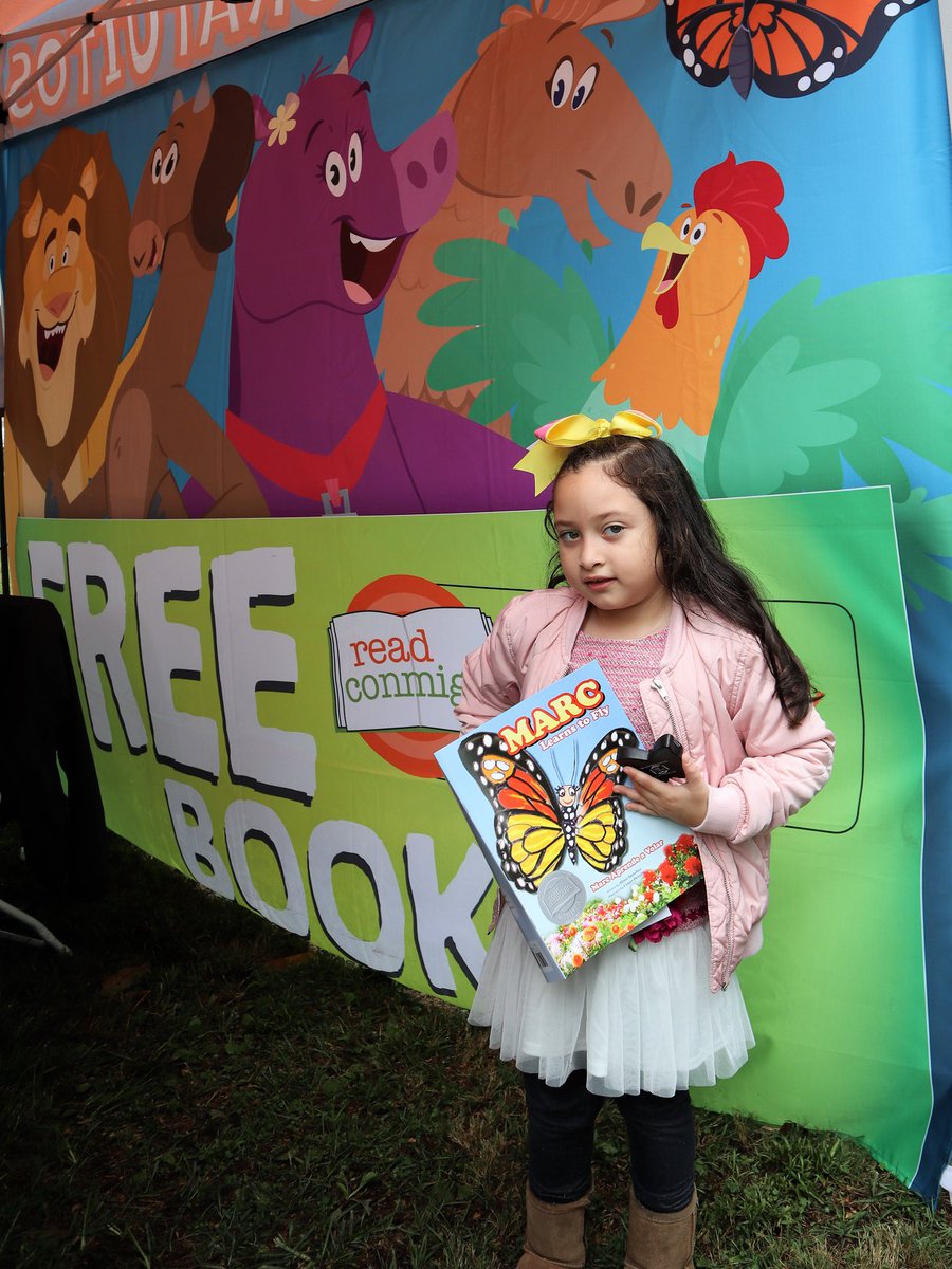 ReadConmigo's tweet photo. Thank you @LAUnitedWay for having us at the #FallIntoLiteracy Book Festival! We're proud to have joined over 70 organizations on a mission to inspire kids to read and write. Thanks to everyone who came by our booth. We had the best time meeting you! #readingmatters #KidsNeedBooks https://t.co/aO5ZbBn1KB