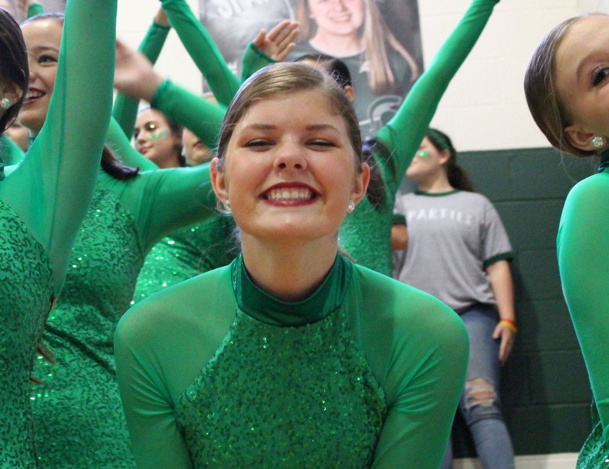 Fall retake pictures happening Monday, October 22. The library is open all day to all students🍂🍁🍁📸📸