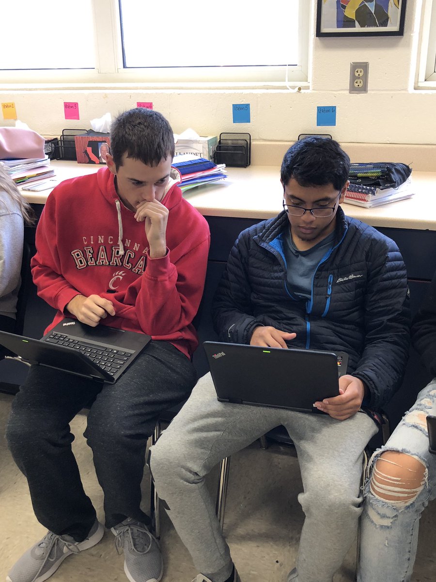 LakotaDistrict's tweet photo. Students in @CincyASLJess class are using technology in a new way to practice spelling words in ASL today. @FirebirdTweets #WEareLakota https://t.co/7SeuLWePWK
