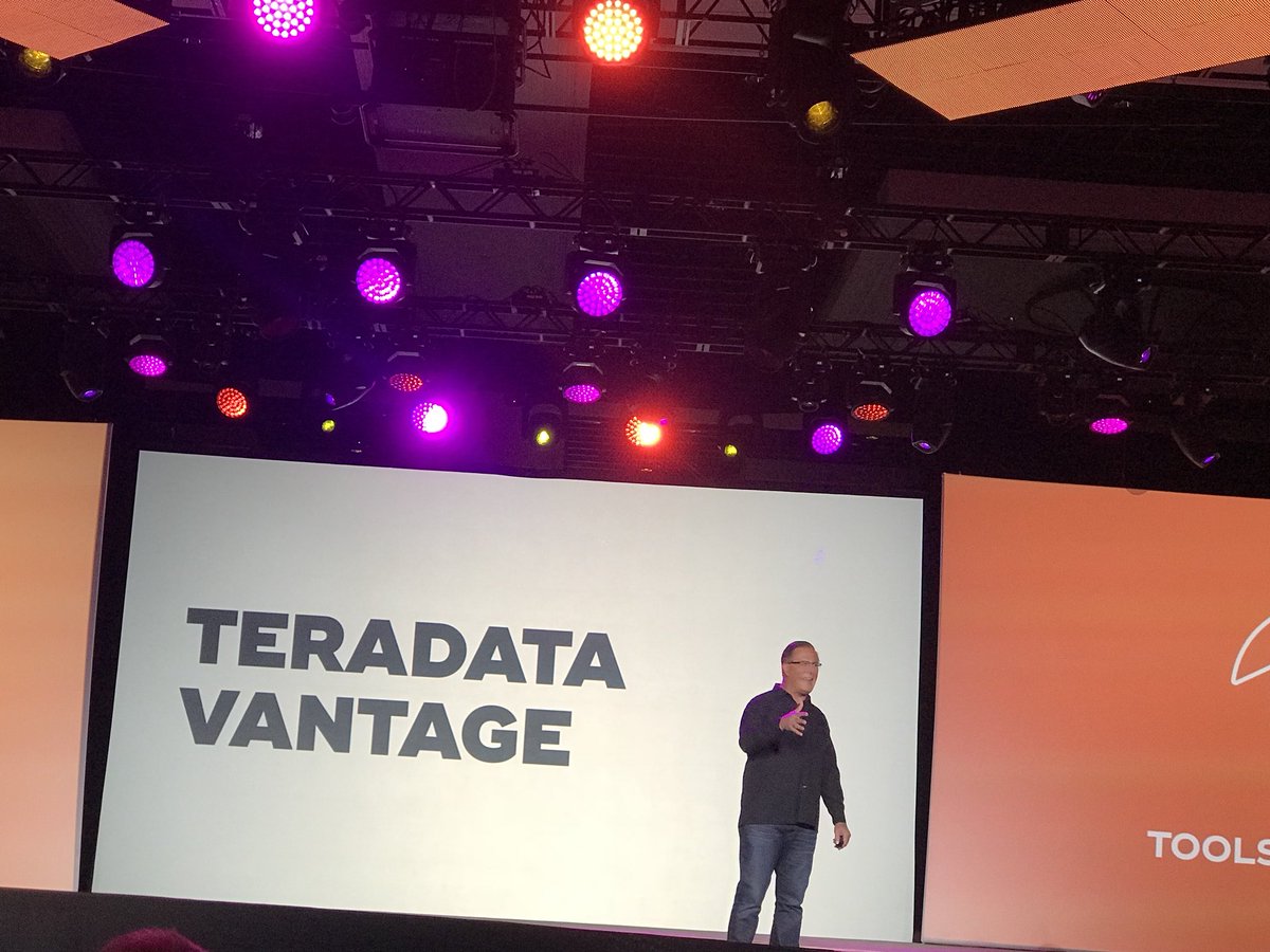 WhfAllen's tweet photo. Wow，Teradata Vantage，Ubiquitous data intelligence platforms #TAU18 https://t.co/o2XU4h0vZ8