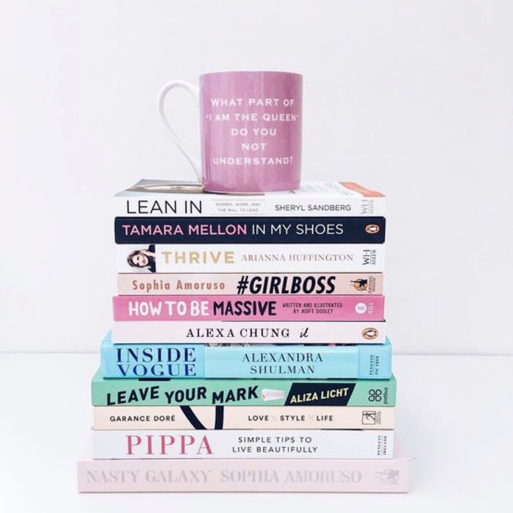 VAPlatform's tweet photo. Wat is het genieten zeg om op de bank te kruipen met een kopje thee en een heerlijk boek β¨π heb jij nog tips voor leuke boeken? #vaplatform #virtualassistant #virtueelassistent #girlboss #ontwikkeling #ondernemerschap #blijvenleren #blijvengroeien #succesvol #groei #ondernemer https://t.co/eDqmPDhJb8