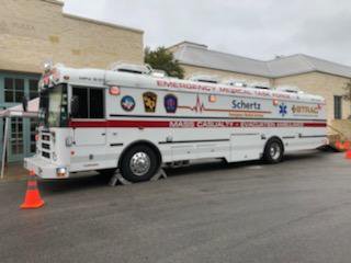 TeleTracking's tweet photo. Look who came to visit! What an amazing experience getting to tour this #AmBus by @STRACorg! #TeleCon18 https://t.co/ZsL6cpawc5