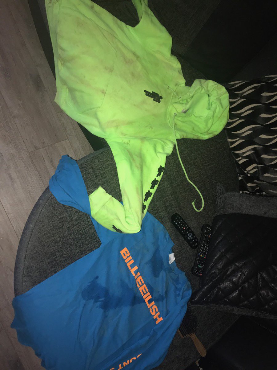oneillam1's tweet photo. Hey @DHLexpress my daughter spend all her birthday money to buy these from America only to have u throw them over our fence to our dogs. Thanks, my daughter has been crying all day. Well done u on a great service......😔 https://t.co/yucjpVr5w6