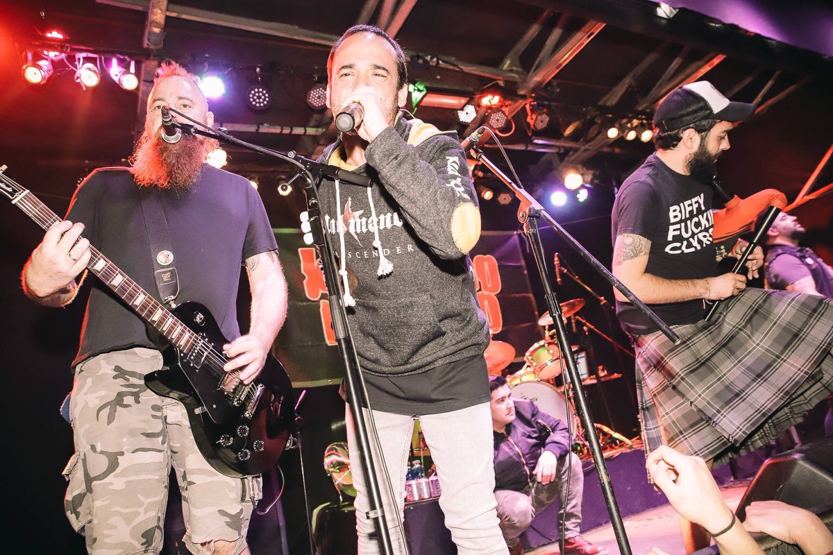 punkofilia_saez's tweet photo. @konsumo_respeto 🎙
• • •
#punkofilia #musicphotography #upthepunx #moshpit #hxcpunk #punksnotdead #underground #concertphotography #punk #crust #nightlife #destroy #lensculture #magnumphotos #lospunks #beyondthescreams #konsumorespeto #Rockaxis https://t.co/0FQDxsmHMc