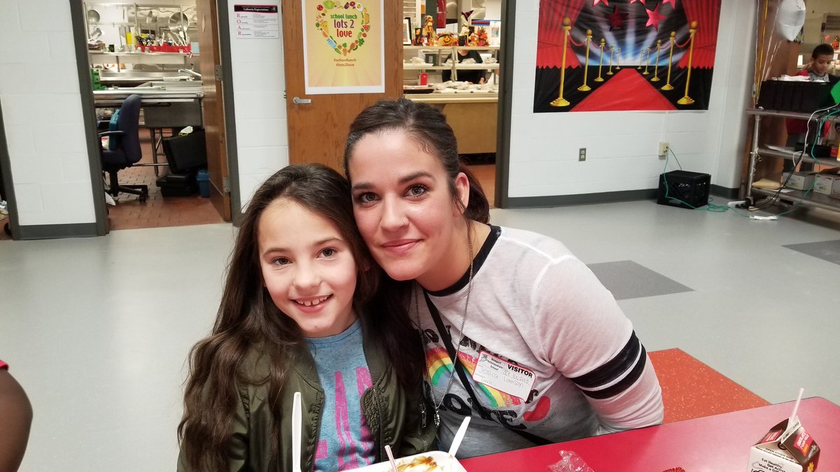 SeiterNIS's tweet photo. NIS is so happy to see parents joining students for lunch today. If you didn’t make it here today, join us on Friday, October 19th! #NewportIntermediateSchool https://t.co/JhukbAT4dS