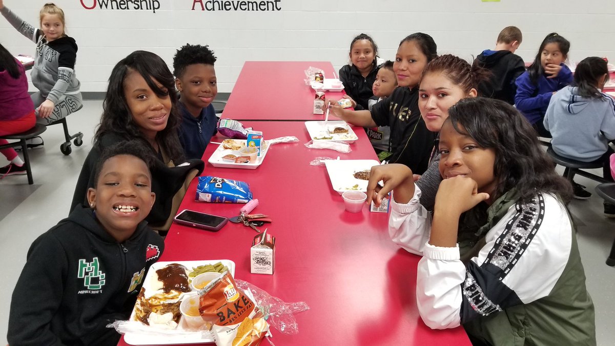 SeiterNIS's tweet photo. NIS is so happy to see parents joining students for lunch today. If you didn’t make it here today, join us on Friday, October 19th! #NewportIntermediateSchool https://t.co/JhukbAT4dS
