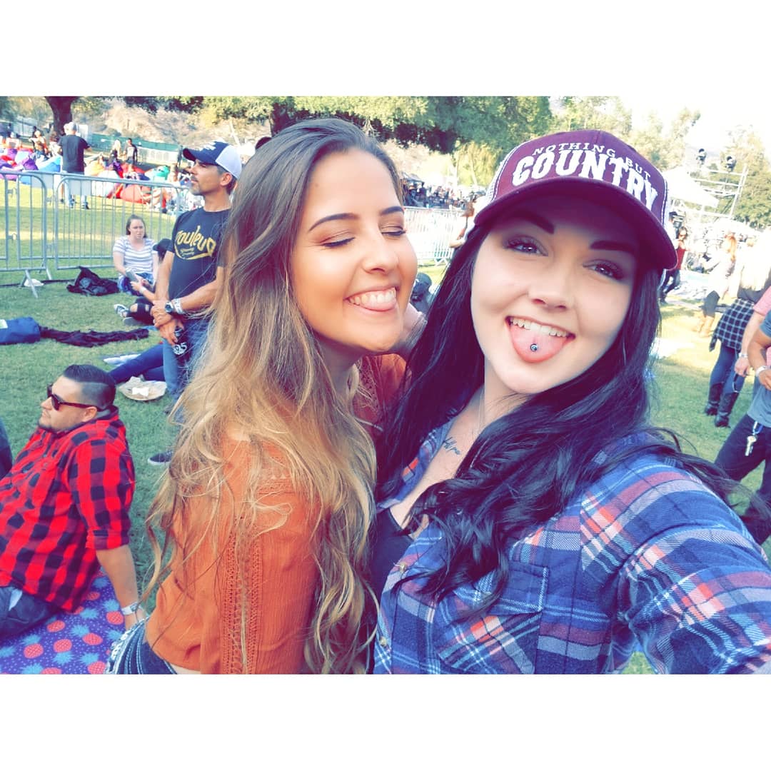 HaylieCordray's tweet photo. I needed this so badly! Life has not been easy for me this year but it was all pushed aside this last Sunday! Jordan I am so happy I got to spent it with you! I missed you girly! 😊💗 https://t.co/TZWioD47we