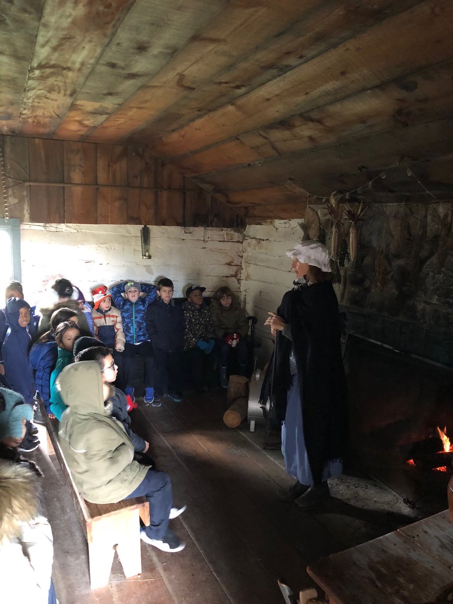 oeamom's tweet photo. Country Heritage Park! Learning how 10 children lived in this house....  #differentresponsibilitiesthanus ⁦@QHMilton⁩ https://t.co/9bx5GP96lF