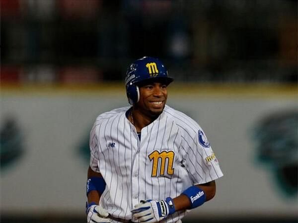 BobKellyAbreu's tweet photo. Hace pocos días @endychavezofficial anunció su retiro del beisbol. Quiero felicitarlo por su gran carrera en la pelota y por todo lo que le dio al beisbol venezolano. Endy, te deseo todo lo mejor en tu última temporada y espero que la disfrutes al máximo. https://t.co/0442EAmeFB