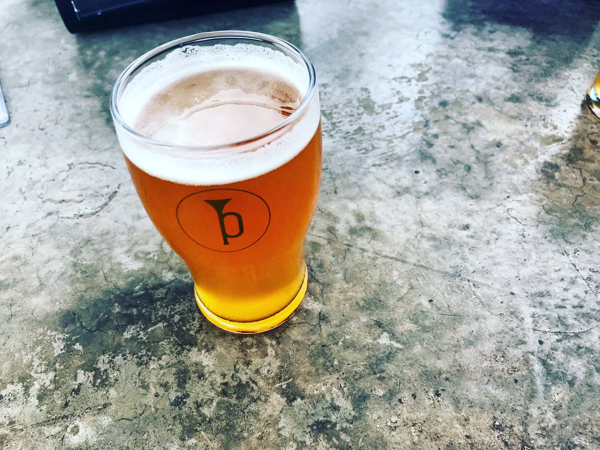 CraftHounds's tweet photo. Cheers to all of our leaders out there on #NationalBossDay! We know you’ve got a lot on your hands. Today, put all that aside and grab a #craftbeer instead. You deserve it! (...but maybe hold off until 5 o’clock.) https://t.co/OSvS4t6Cw3